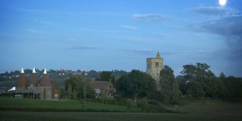 ِحظ، بسبب، Goudhurst، إلى داخل، Kent، إلى، الغسق، ب، طائفة، St Marys، أيضا، oast، البيوت