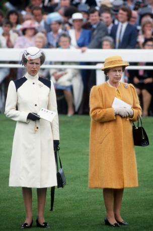 الأميرة آن مع الملكة في إبسوم ديربي ، 1985