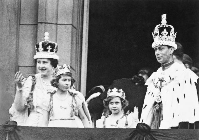 الملك جورج السادس والعائلة في الملكي