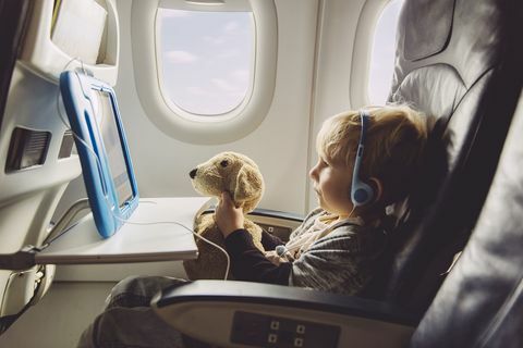 الولد الصغير، الجلسة على طائرة، راقب شيء ما، عن، القرص الرقمي