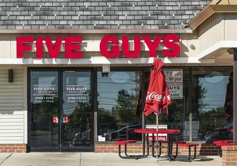 11 أشياء تحتاج إلى معرفتها قبل أن تأكل في Five Guys Burgers & Fries