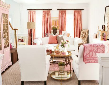 غرفة المعيشة الوردي والأبيض