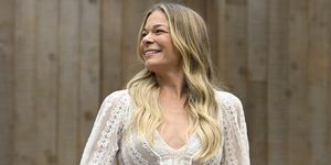 ينفذ leann rimes في المؤخرة بستان