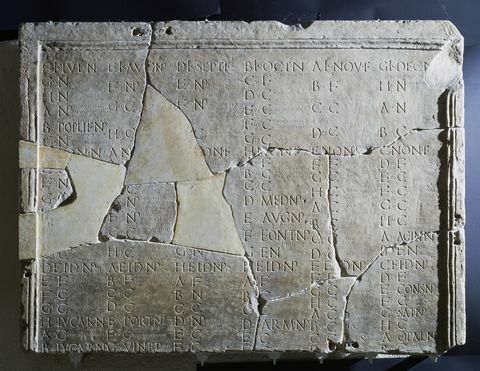 التقويم مع أشهر من يوليو إلى ديسمبر ، 25 م ، الموقع الأميري لأميترنون ، بالقرب من لاكويلا ، أبروتسو ، إيطاليا ، الحضارة الرومانية ، القرن الأول الميلادي