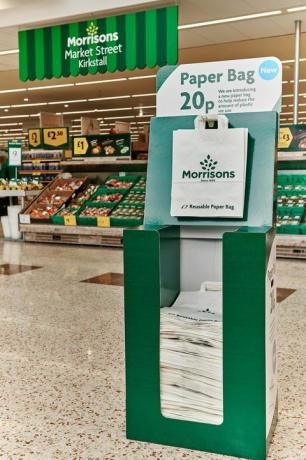 حقيبة الورق القابلة لإعادة الاستخدام - تقدم شركة Morrisons أكياس حامل الورق على الطريقة الأمريكية في محاولة للحد من استخدام البلاستيك