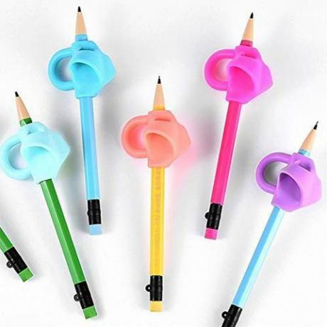 هذه القبضة المساعدة للكتابة تعلم طفلك كيف يحمل قلم رصاص بشكل صحيح