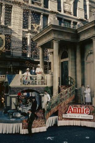 آني تطفو في موكب عيد الشكر عام 1981 في ميسي