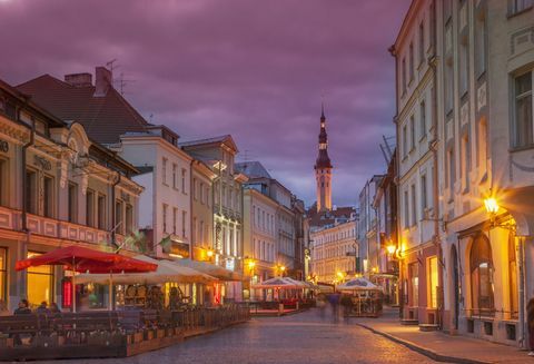 أضاء أضاء، حرية بعد السجن، إلى داخل، cityscape، Tallin، Estonia